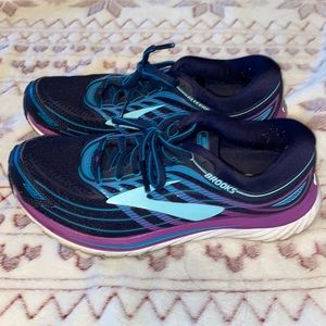 Brook’s womens shoes